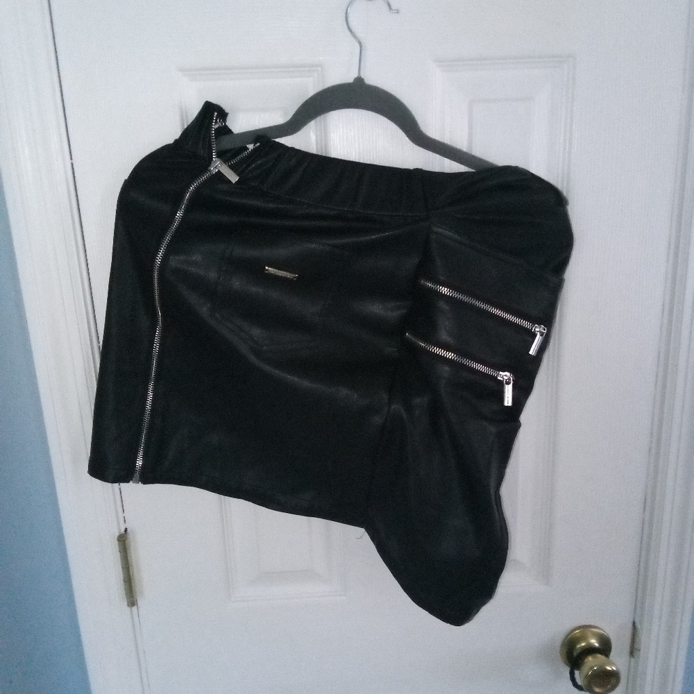 Manier E De Voir, size 12 black leather skirt